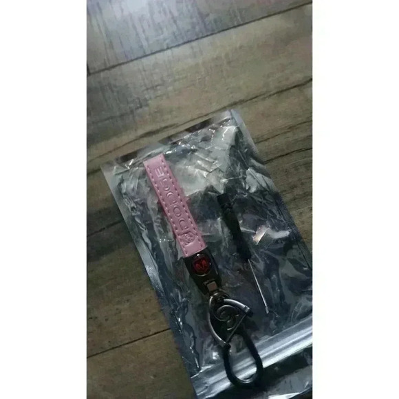 Dodge Ram Pink Leather Keychain Lanyard Horseshoe Buckle (New) - Picture 2 of 10